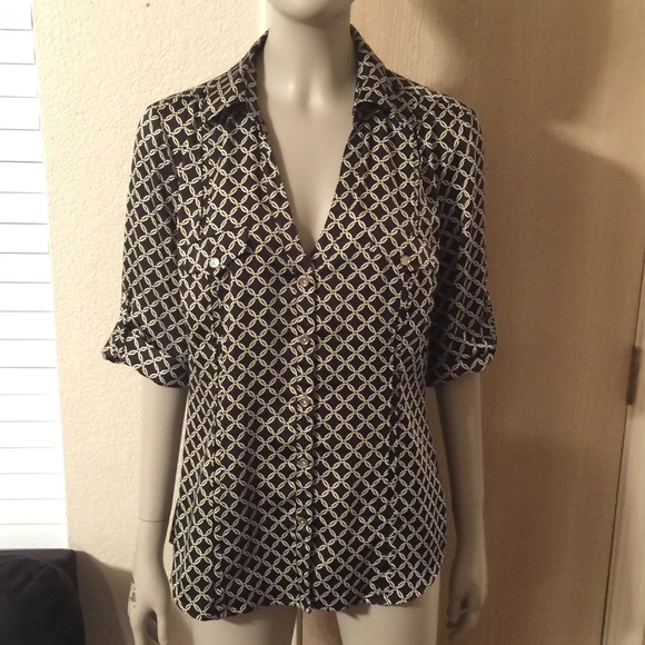 White House Black Market Tops - 🌟White House Black Market Button Up Blouse🌟